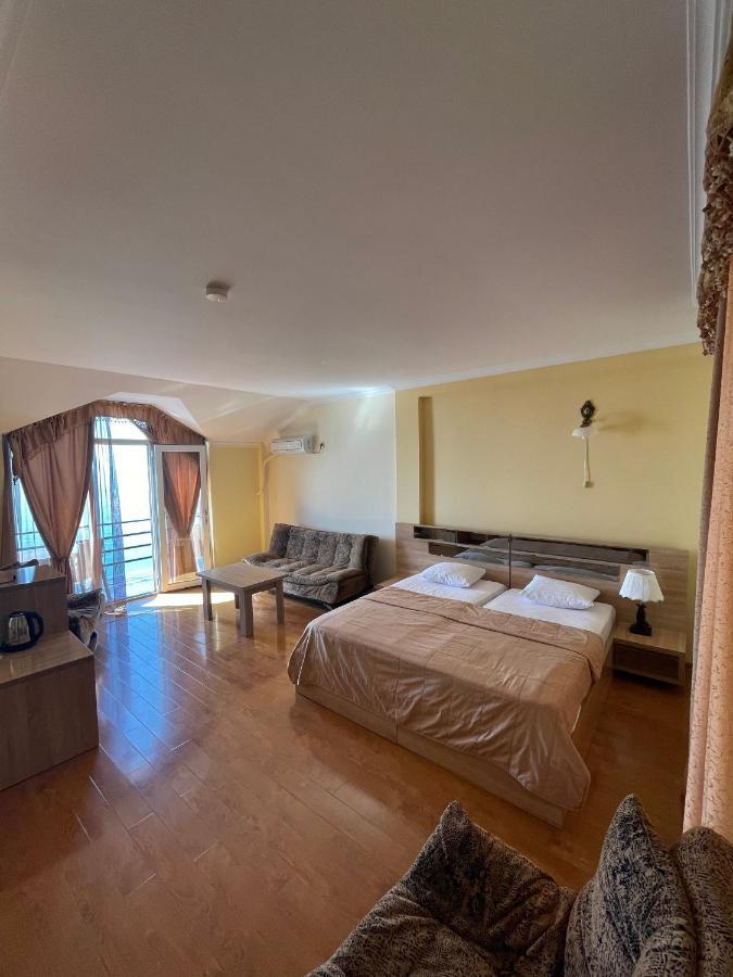 Hotel Lazuri In ควาเรียที ภายนอก รูปภาพ