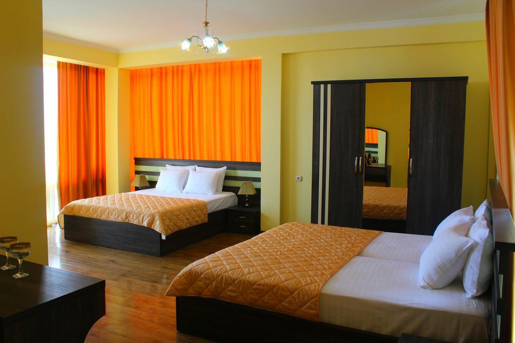 Hotel Lazuri In ควาเรียที ภายนอก รูปภาพ