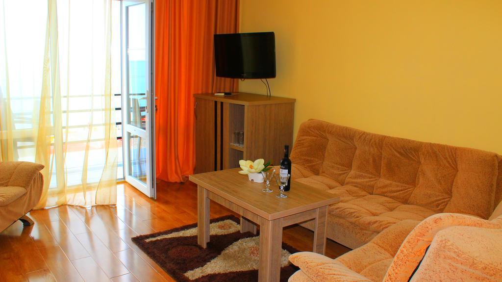 Hotel Lazuri In ควาเรียที ภายนอก รูปภาพ