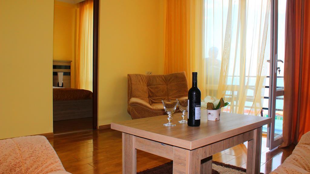 Hotel Lazuri In ควาเรียที ภายนอก รูปภาพ
