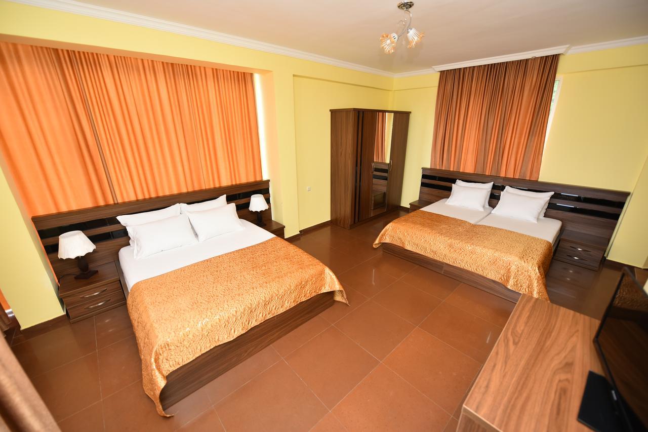 Hotel Lazuri In ควาเรียที ภายนอก รูปภาพ