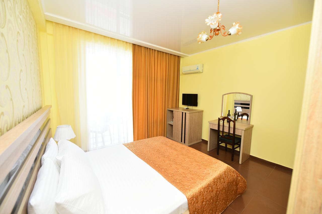 Hotel Lazuri In ควาเรียที ภายนอก รูปภาพ